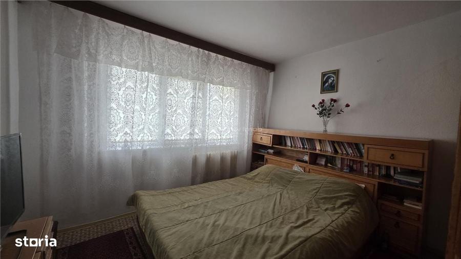 Apartament cu 3 camere decomandat în Valea Rosie