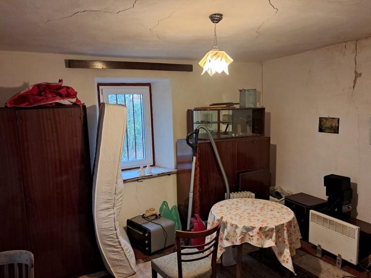 Casă individuală cu 3 camere cu Teren 800 Mp în Hunia