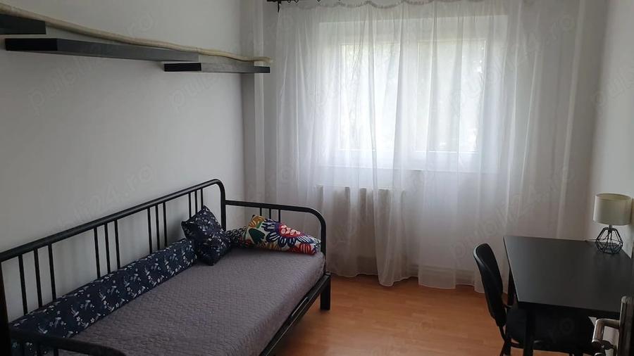 Apartament cu 3 camere semidecomandat în Sud