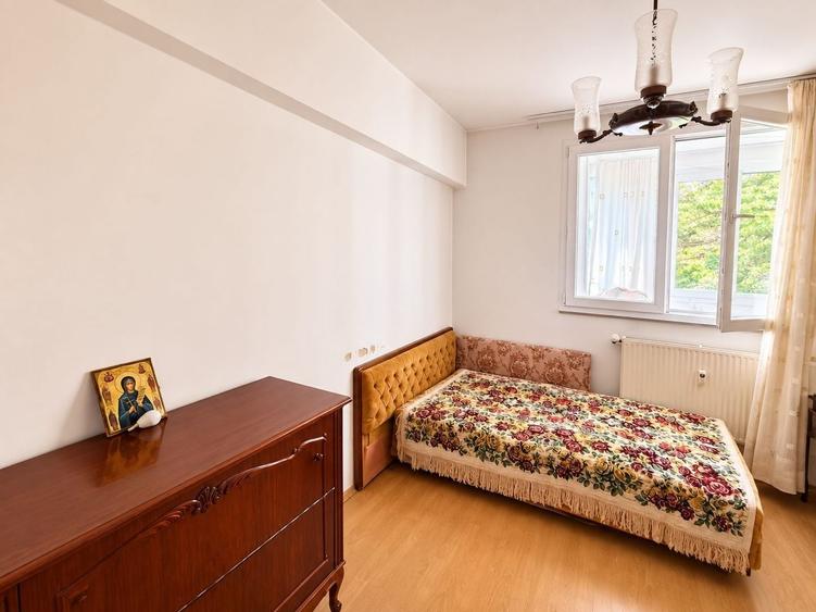 Apartament cu 3 camere semidecomandat în Titan