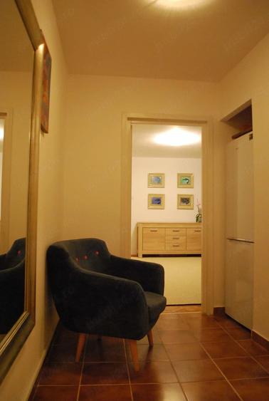 Apartament cu 3 camere semidecomandat în Circumvalațiunii