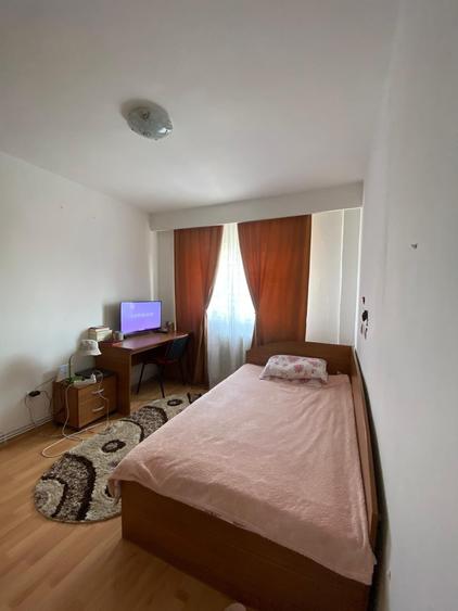 Apartament cu 4 camere decomandat în Mărăști