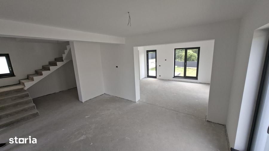 Casă cu 4 camere cu Teren 601 Mp în Central