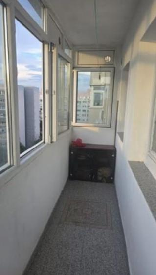 Garsonieră decomandată în Titan