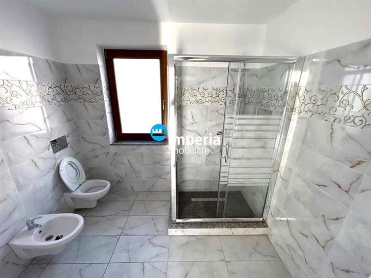 Casă individuală cu 6 camere cu Canalizare în Lunca Cetățuii
