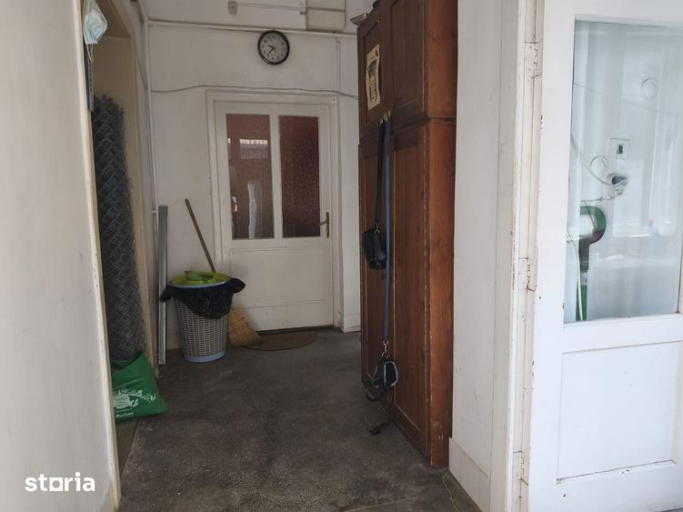 Casa de locuit cu 3 camere, curte si garaj pe strada Budiului - 17