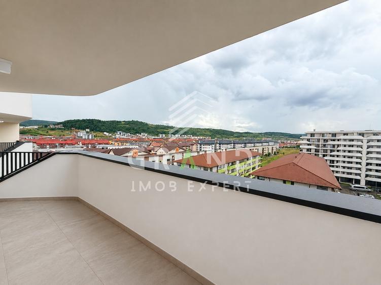 Apartament cu 2 camere semidecomandat, mobilat în Florești