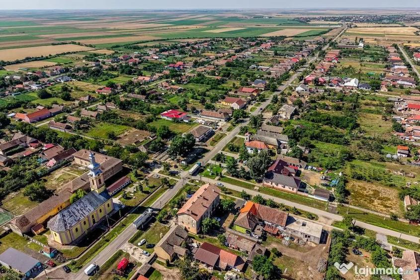 Spațiu comercial, de 274 mp, în Secusigiu