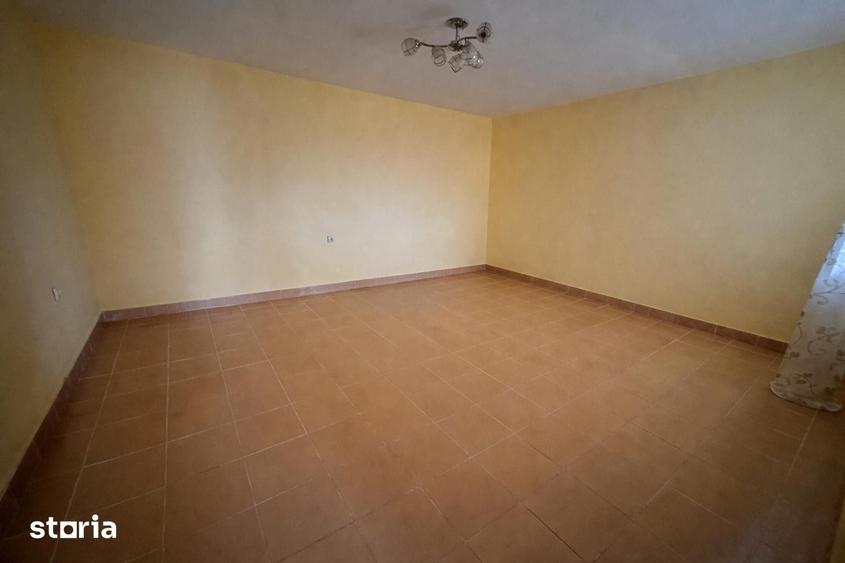 Casă cu 6 camere cu Teren 997 Mp în Filipești
