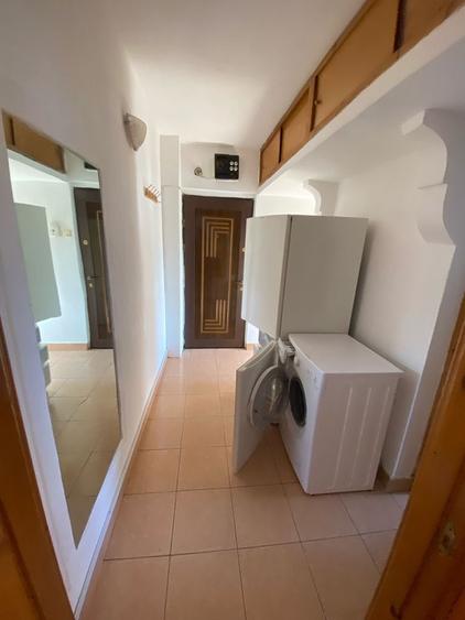 Apartament cu 2 camere semidecomandat în Craiovei