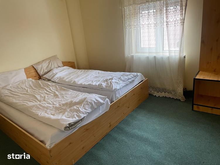 Casă cu 10 camere cu Teren 360 Mp în Baia de Fier