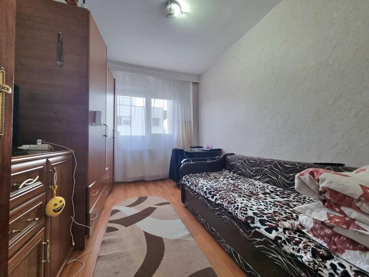 Apartament cu 3 camere decomandat, mobilat în Banca Națională