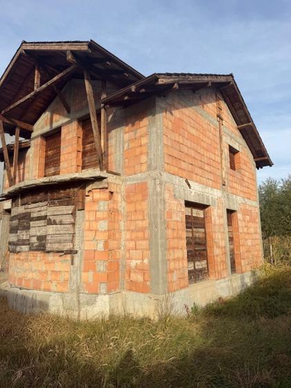 Casă individuală cu 4 camere cu Teren 300 Mp în Nord-Vest