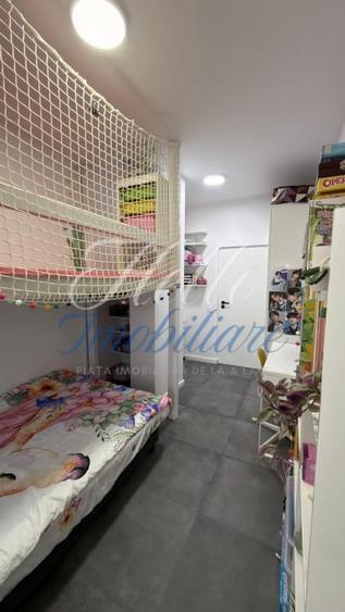Apartament cu 3 camere semidecomandat în Florești