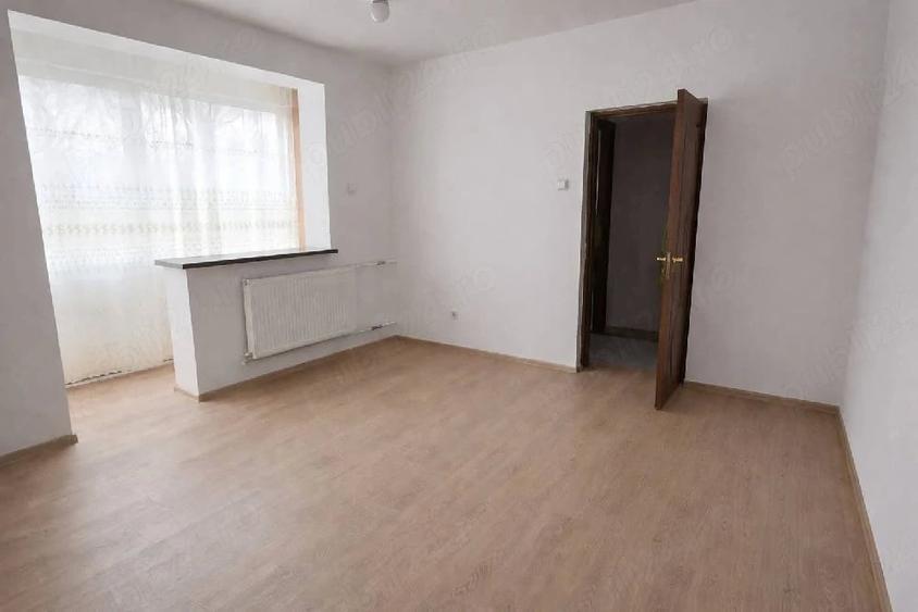 Apartament cu 2 camere semidecomandat în Craiovei