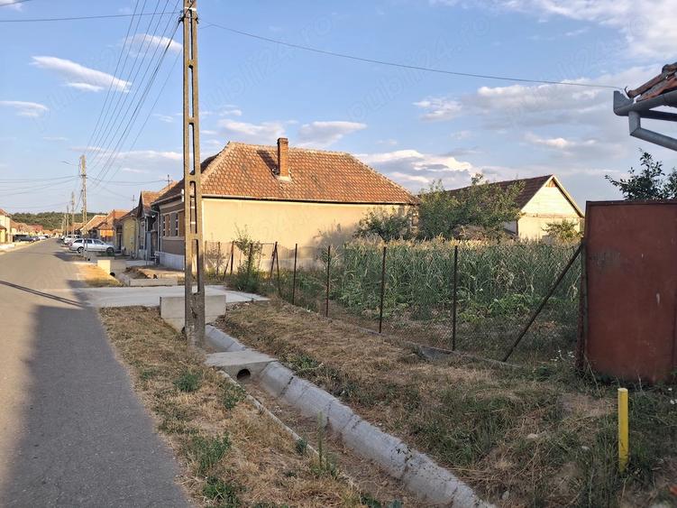 Teren de 500 mp, în Alparea