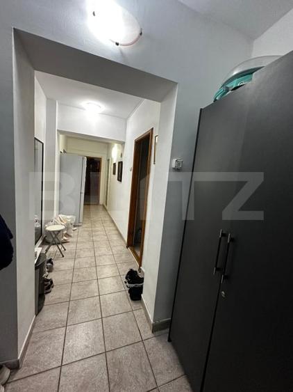 Apartament cu 4 camere decomandat, mobilat în Calea București