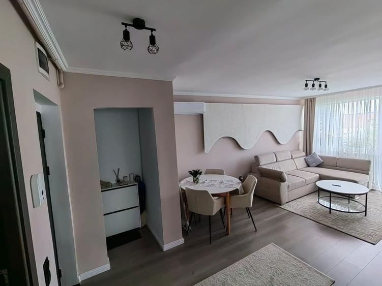 Apartament cu 3 camere semidecomandat în Central