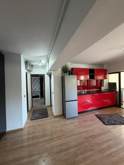 Apartament cu 3 camere decomandat, mobilat în Dacia
