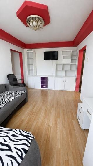 Apartament cu 2 camere semidecomandat, mobilat în Trivale