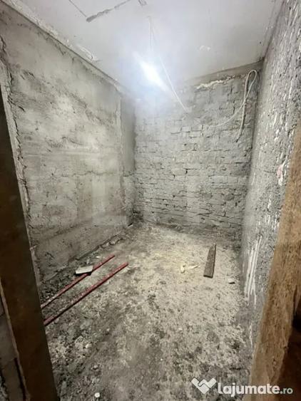 Casă cu 4 camere cu Teren 500 Mp în Central