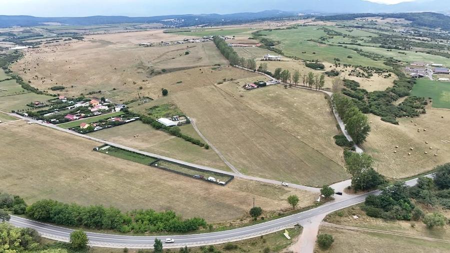 Teren de 11500 mp, în Broscărie