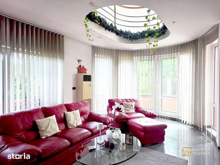 Casă cu 10 camere cu Teren 2045 Mp în Central