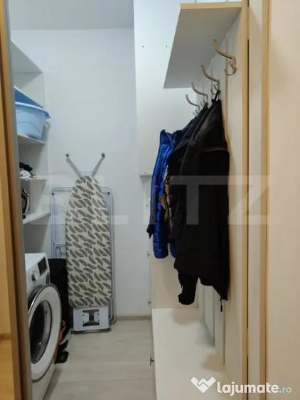 Apartament cu 4 camere semidecomandat în Tractorul