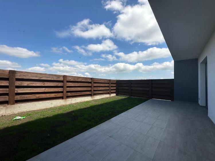Duplex cu 5 camere cu Canalizare în Popas Păcurari