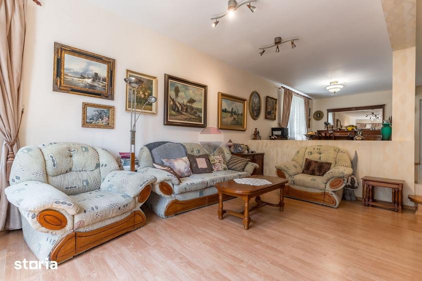 Casă cu 5 camere cu Teren 869 Mp în Bucium