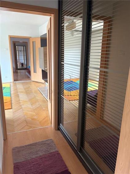 Apartament cu 3 camere semidecomandat în Complex Studențesc