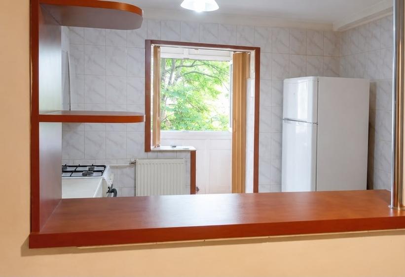 Apartament cu 2 camere decomandat în Crângași