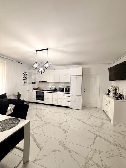 Apartament cu 3 camere semidecomandat, mobilat în Florești