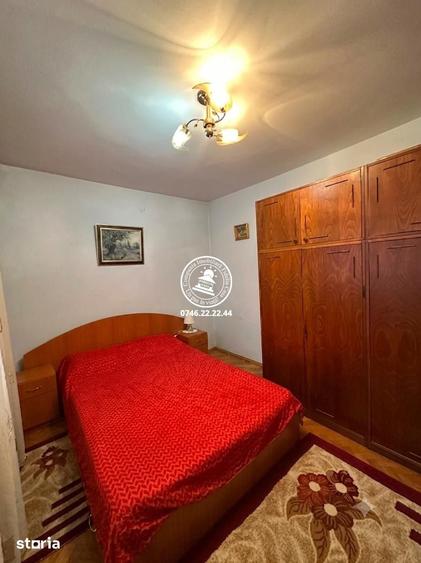 Apartament cu 3 camere semidecomandat în Podu Roș