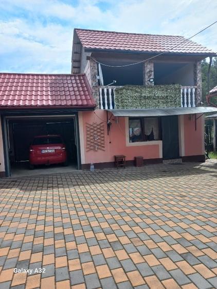 Casă individuală cu 4 camere cu Garaj în Cărăstău