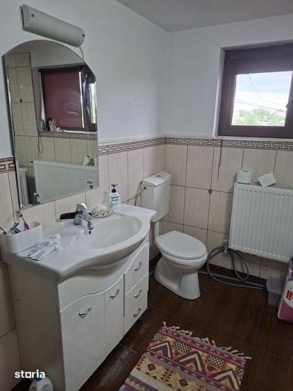 Casă cu 4 camere cu Teren 200 Mp în Central