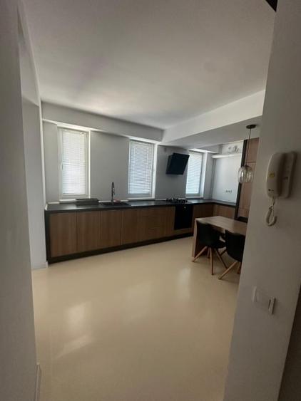 Apartament cu 2 camere nedecomandat, mobilat în 13 Septembrie
