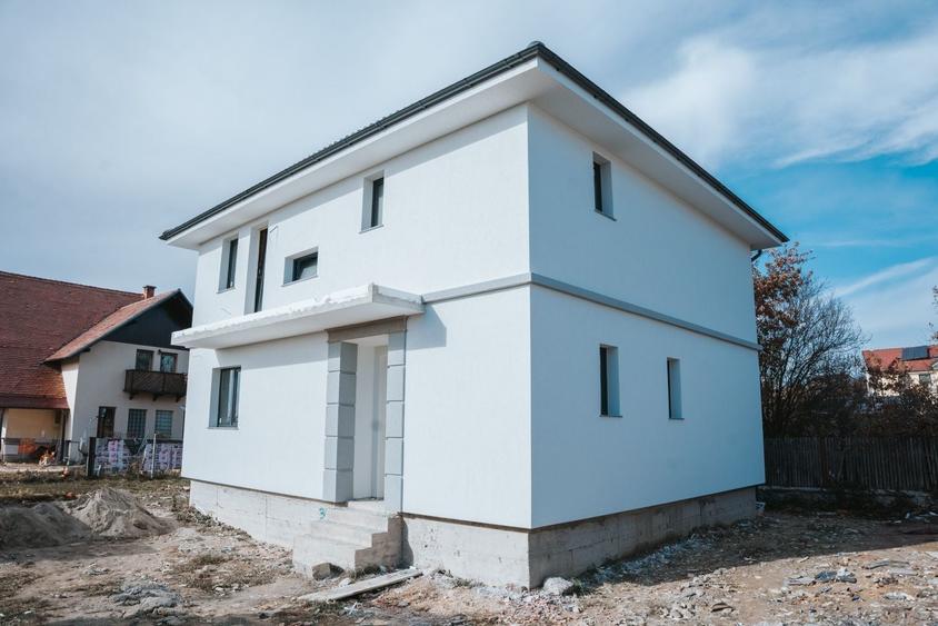Casă cu 4 camere în Central