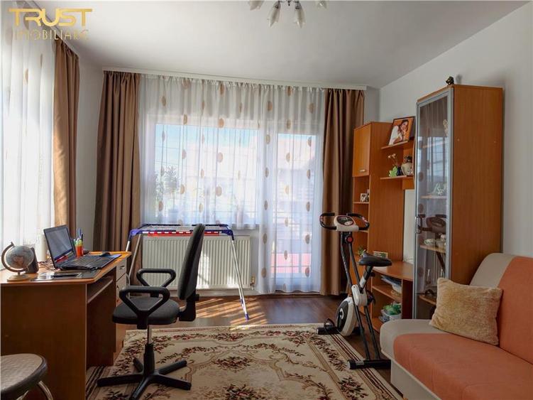 Casă cu 8 camere cu Teren 560 Mp în Someșeni