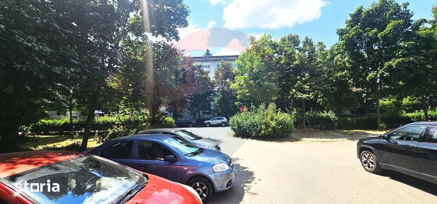 Apartament cu 2 camere decomandat în Cornișa