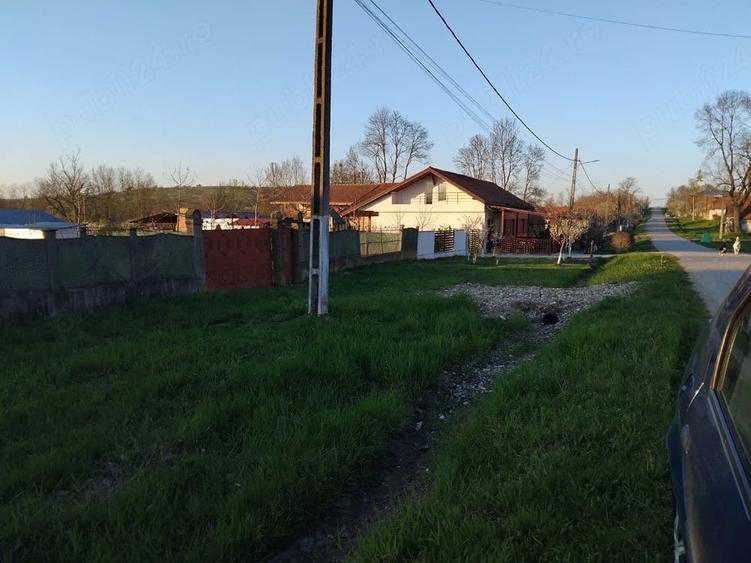 Teren de 2158 mp, în Balinț
