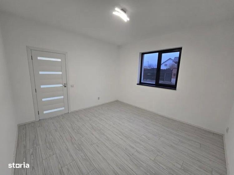 Casă cu 3 camere cu Canalizare în Central