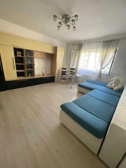 Apartament cu 3 camere decomandat în Uverturii