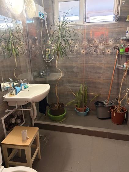 Apartament cu 3 camere semidecomandat în Titan