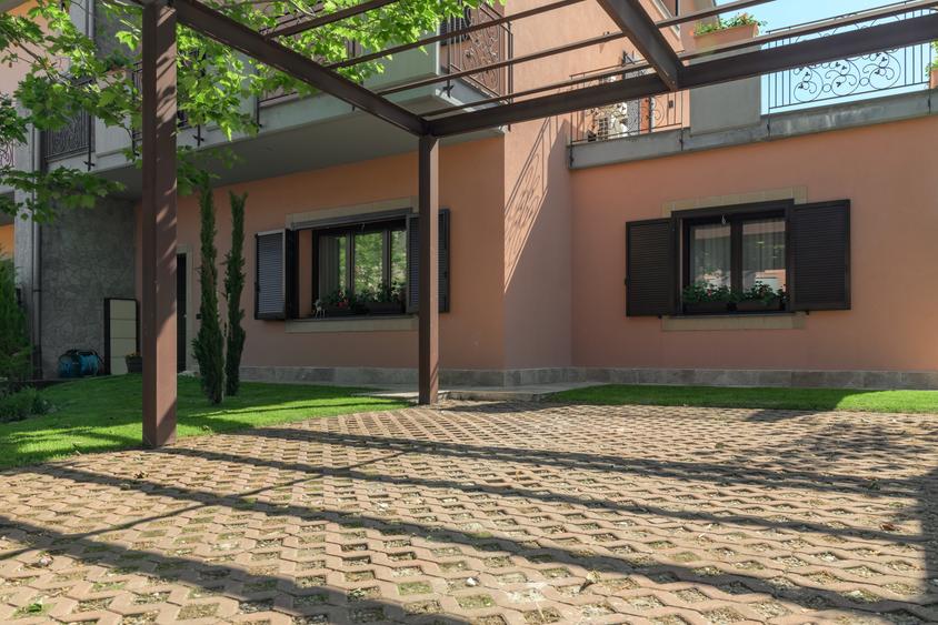 Duplex cu 7 camere cu Canalizare în Faleza Nord