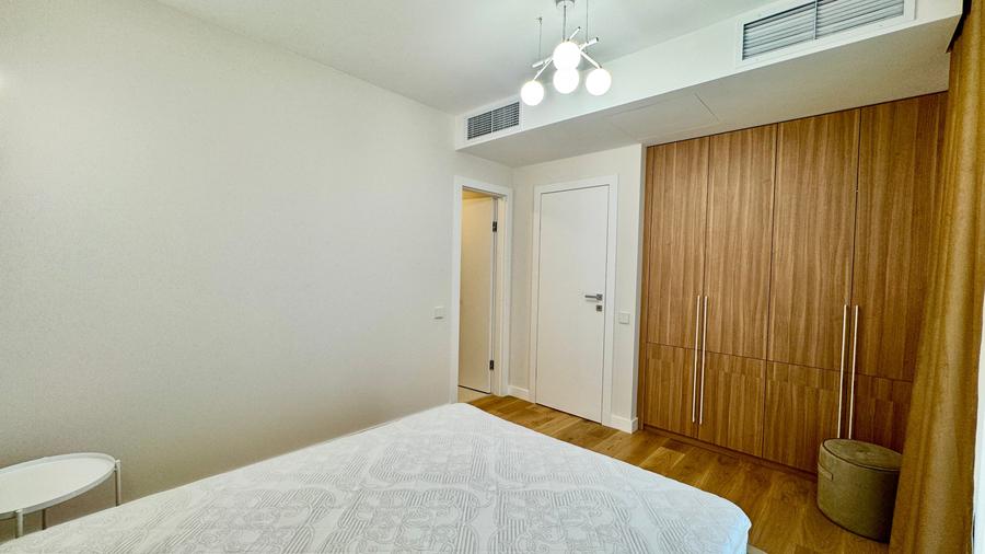 Apartament cu 3 camere semidecomandat în P-ta Presei Libere
