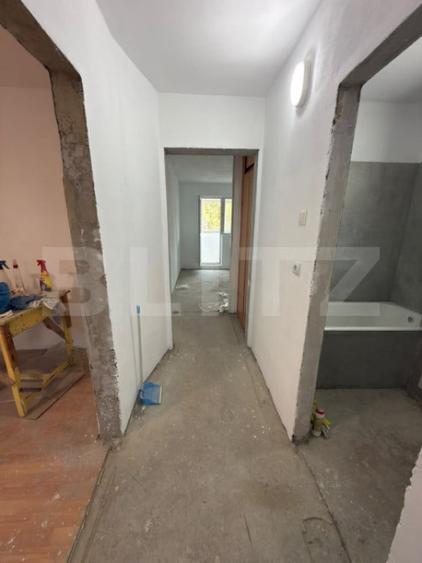 Apartament cu 4 camere semidecomandat în Malu Roșu