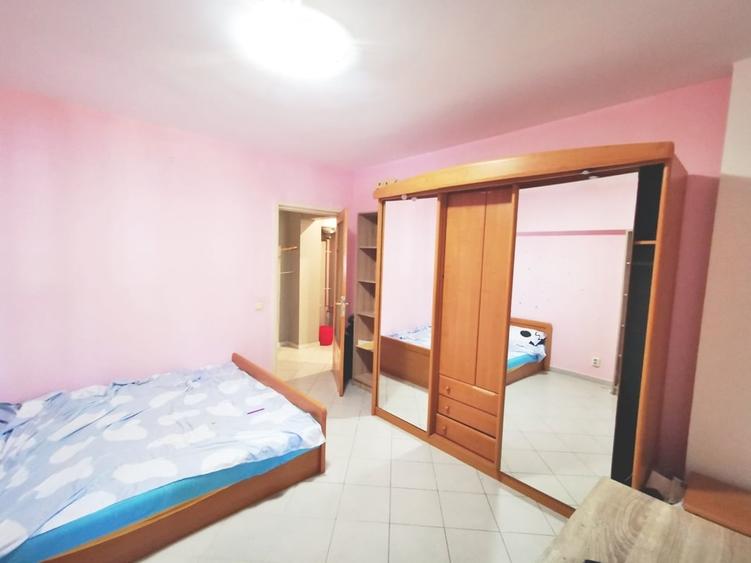 Apartament cu 3 camere decomandat în Păcii