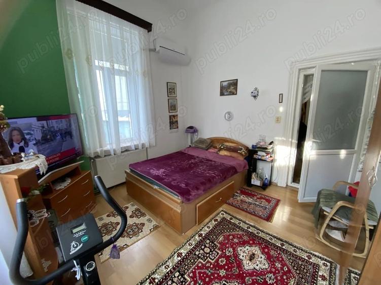 Apartament cu 5 camere decomandat în Armeneasca