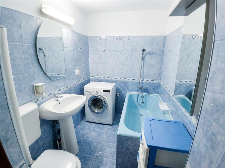 Apartament cu 2 camere decomandat în Valenta